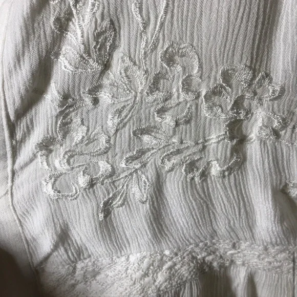 Jessica Simpson ivory cold shoulder top 1X - Picture 6 of 8